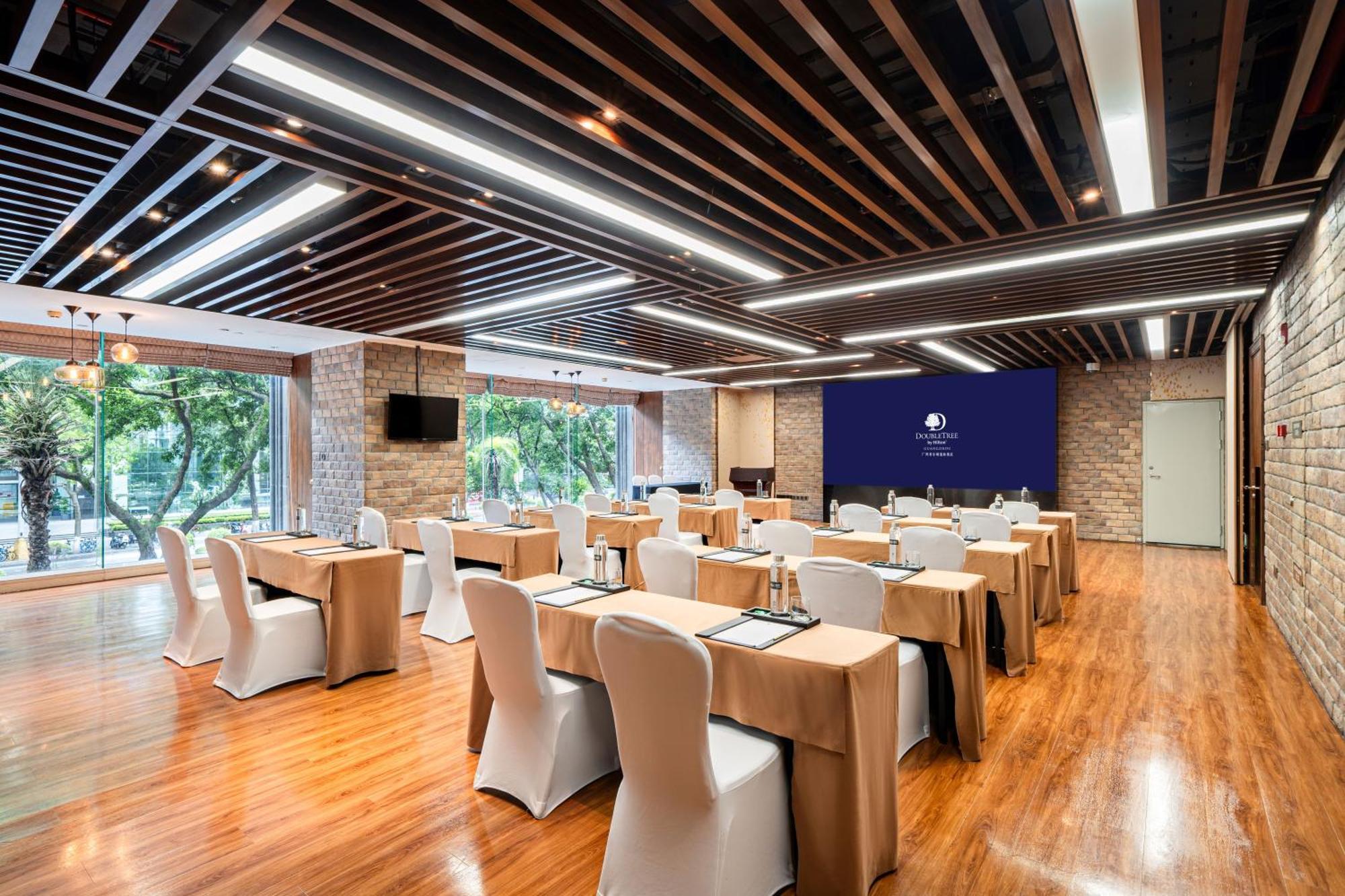 Doubletree By Hilton Guangzhou-Free Shuttle Bus To Canton Fair Complex & Overseas Buyer Registration Services During Canton Fair Period Esterno foto